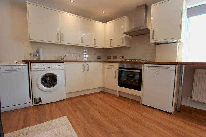 2 Bedroom Flat To Rent In Stoke Newington High Street, London, N16