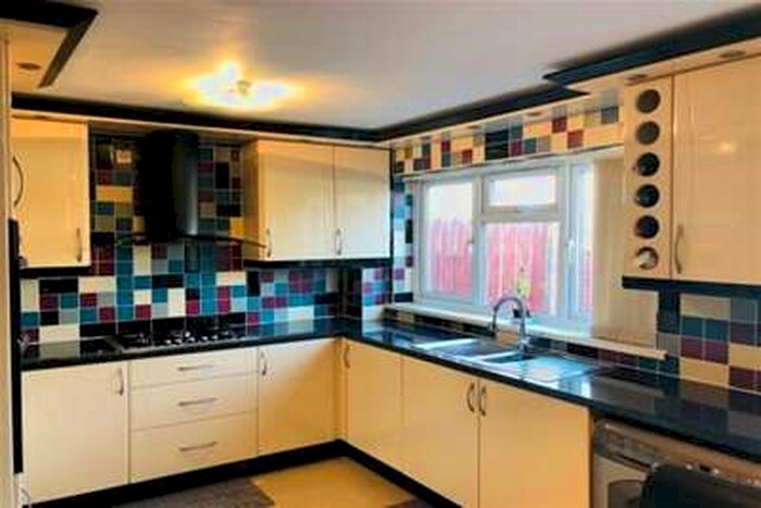 3 Bedroom House To Rent In Bewbush, RH11