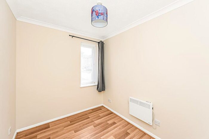 2 Bedroom Flat For Sale In Lower Hall Lane, Chingford, E4