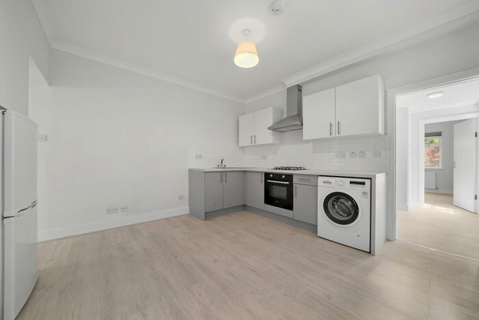 2 Bedroom Flat To Rent In St. Mary's Road, Surbiton, KT6