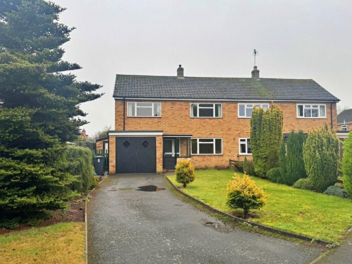 3 Bedroom Semi-Detached House For Sale In Orwell Close, Clifton Upon Dunsmore, CV23