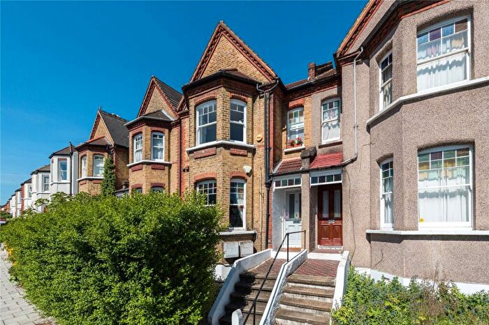 2 Bedroom Apartment For Sale In Casewick Road, West Norwood, London, SE27