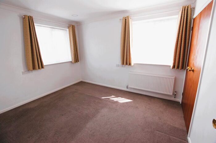 1 Bedroom Semi-Detached House For Sale In Chaffinch Close, Creekmoor, Poole, BH17 - Photo 4