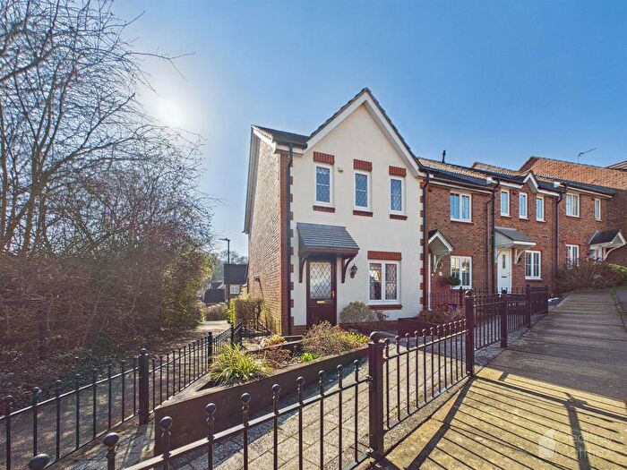 3 Bedroom End Terrace House For Sale In Fairfield Way, Stevenage, SG1