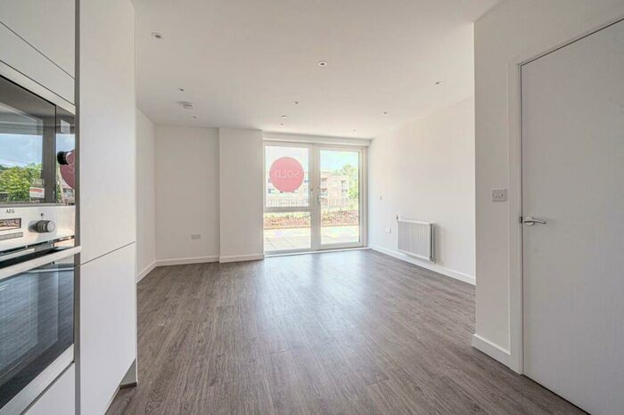 2 Bedroom Flat To Rent In Ridgeway Views, Mill Hill, NW7