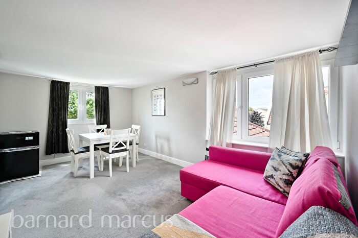 2 Bedroom Flat To Rent In Mitcham Lane, London, SW16