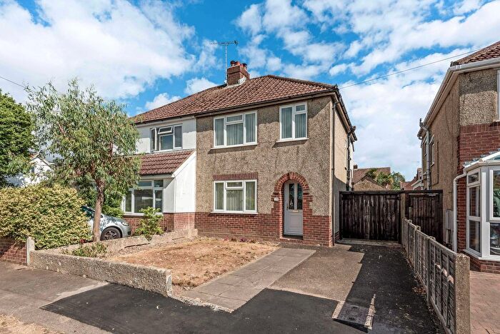 3 Bedroom Semi-Detached House For Sale In Walnut Avenue, Chichester, PO19