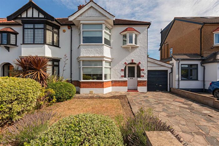 3 Bedroom Property For Sale In Bressey Grove, South Woodford, E18