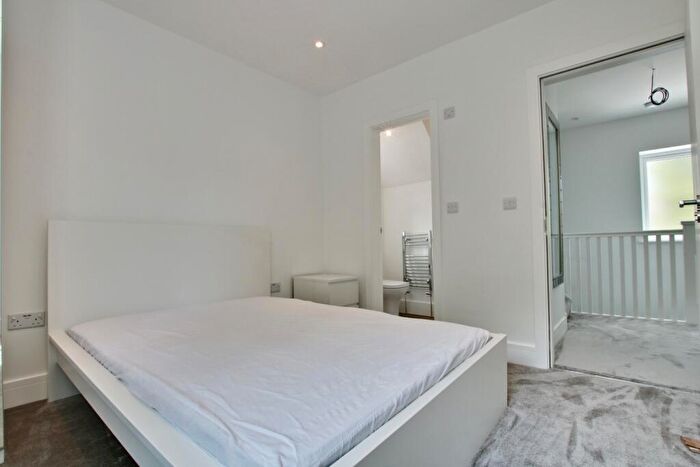Studio To Rent In Almond Way, Bromley, Kent, BR2