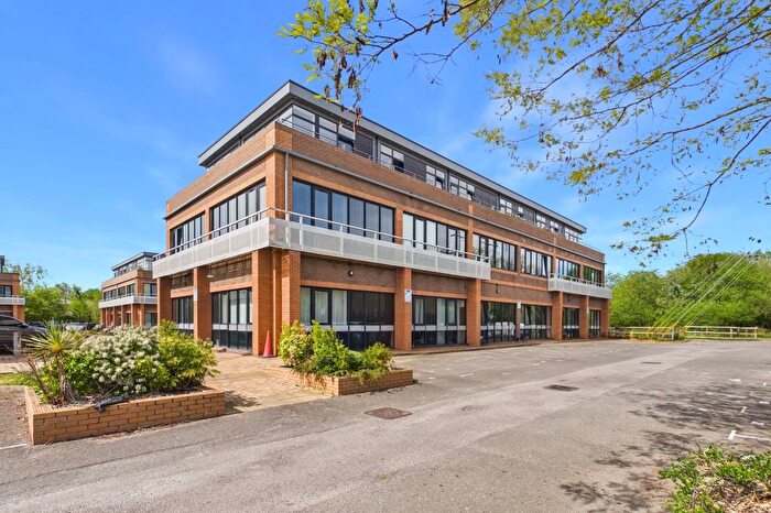 2 Bedroom Flat For Sale In Overbridge Square, Newbury, Berkshire, RG14