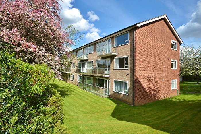 2 Bedroom Flat For Sale In Hillbrow Court, Esher, KT10
