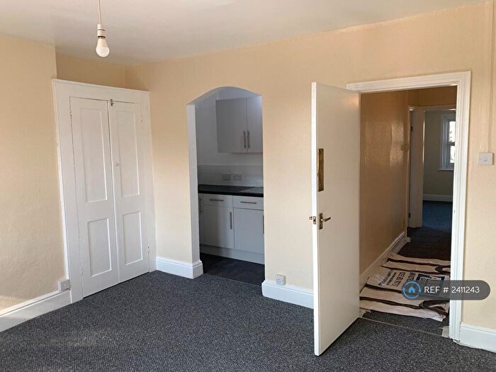 1 Bedroom Flat To Rent In Portswood Rd, Southampton, SO17