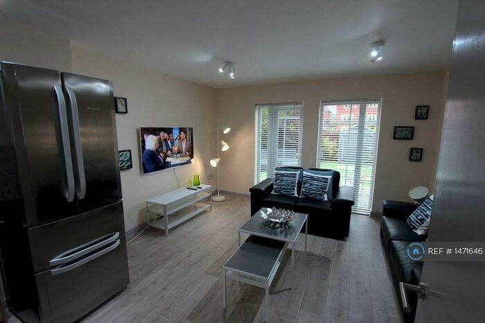 4 Bedroom Semi-Detached House To Rent In Mackworth Street, Manchester, M15