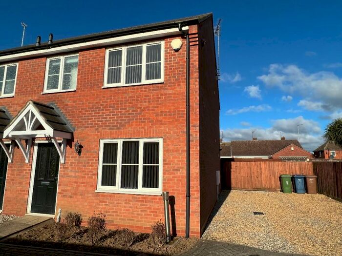 3 Bedroom Semi-Detached House To Rent In Hermitage Close, Wisbech, PE13
