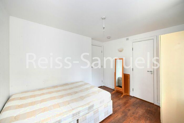 3 Bedroom Flat To Rent In Franklin Building, Millennium Harbour, Canary Wharf, London, E14