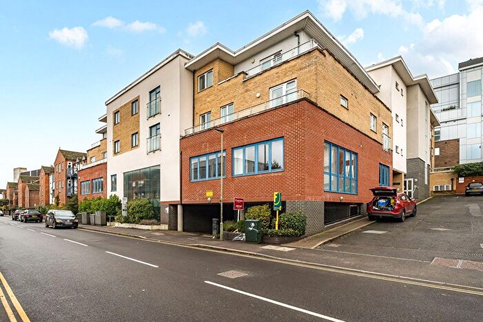 2 Bedroom Flat To Rent In Walnut Tree Close, Guildford, GU1