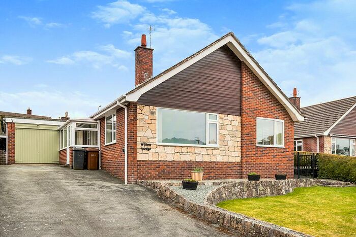 3 Bedroom Bungalow For Sale In Penygarreg Close, Pant, Oswestry, Shropshire, SY10