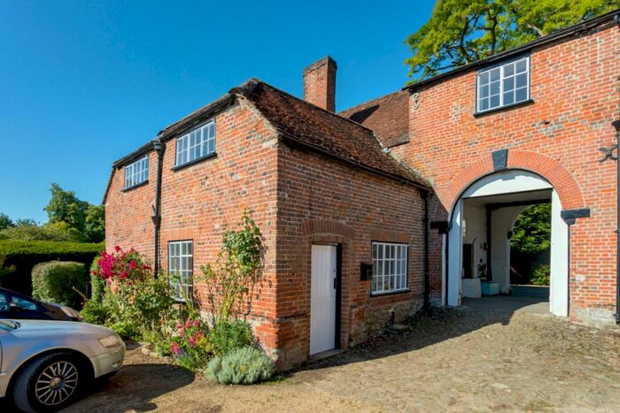 4 Bedroom Cottage To Rent In The Spring Market Lavington, SN10