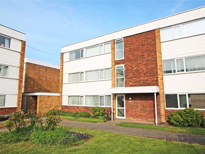 2 Bedroom Apartment For Sale In Chertsey, Surrey, KT16