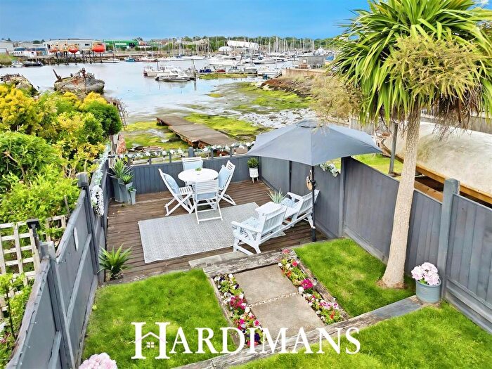 3 Bedroom End Of Terrace House For Sale In Lake View Road, Oulton Broad, NR33