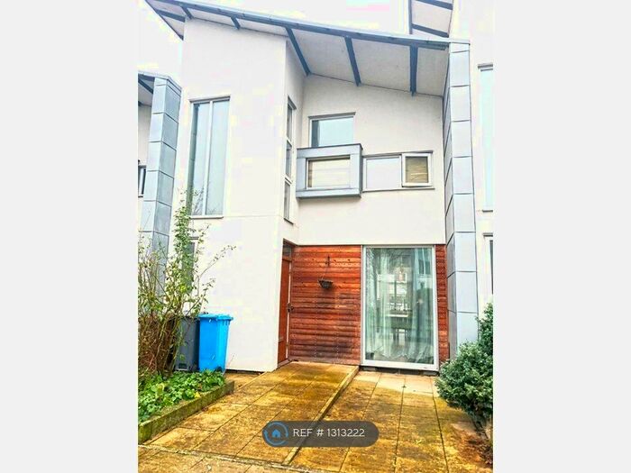 3 Bedroom Terraced House To Rent In Commonwealth Avenue, Manchester M11