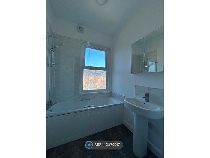 2 Bedroom Flat To Rent In Edmonton, London, N9