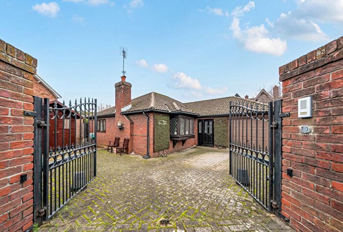 3 Bedroom Bungalow For Sale In Osprey Road, Cheltenham, Gloucestershire, GL53