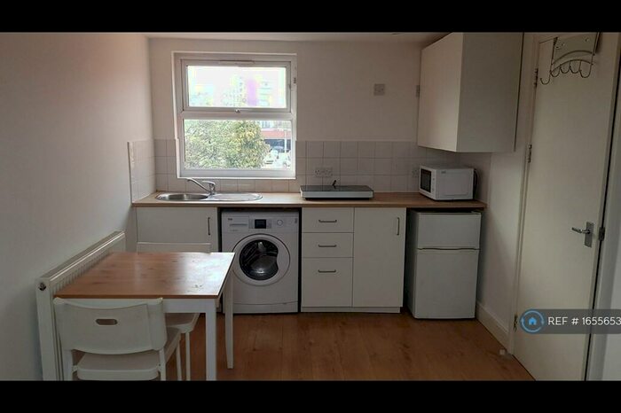 1 Bedroom Flat To Rent In Audrey Road, Ilford, IG1