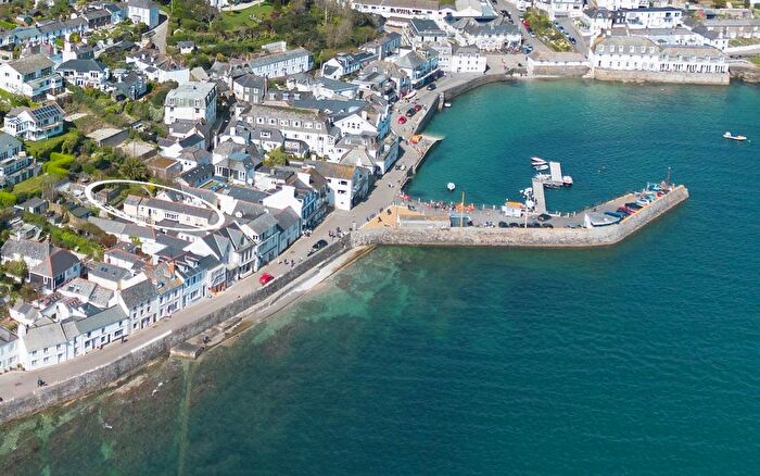 2 Bedroom Flat For Sale In Marine Parade, St Mawes, TR2