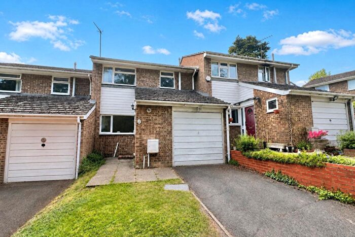 3 Bedroom Terraced House For Sale In Lindum Close, Aldershot, GU11
