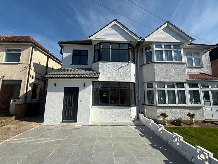 3 Bedroom Flat To Rent In North Way, Kingsbury, NW9