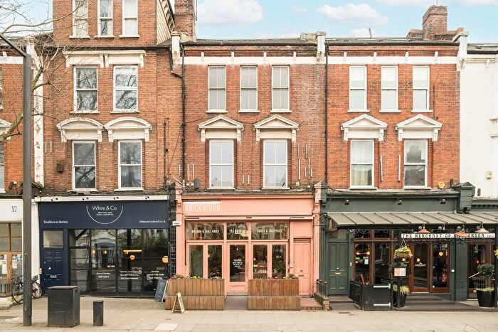 2 Bedroom Flat To Rent In Battersea Rise, London, SW11