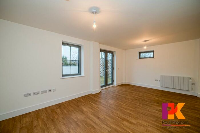 2 Bedroom Flat To Rent In -, Bourne End, SL8