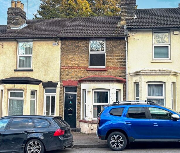2 Bedroom Terraced House For Sale In Castle Road, Chatham, ME4