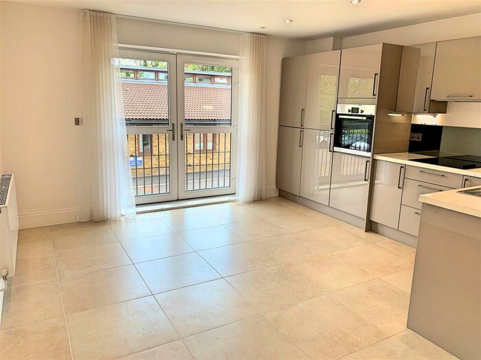 2 Bedroom Flat To Rent In Rutland Place, The Rutts, Bushey Heath, Bushey, WD23