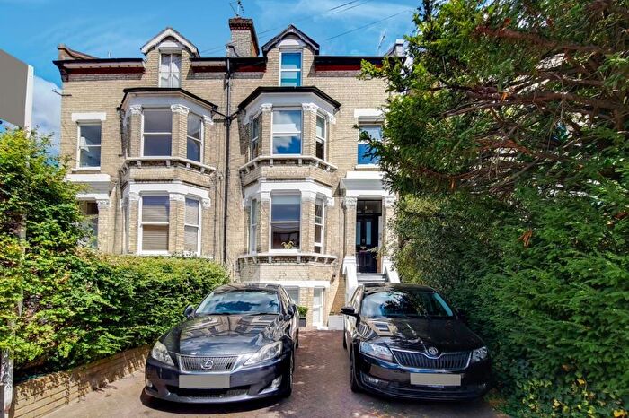 1 Bedroom Apartment For Sale In King Charles Road, Surbiton, KT5