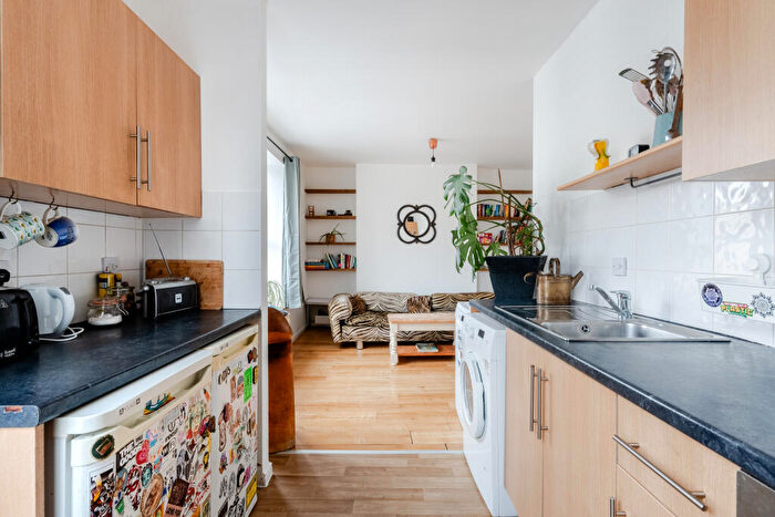 2 Bedroom Flat For Sale In Lower Ashley Road, St. Agnes, Bristol, BS2