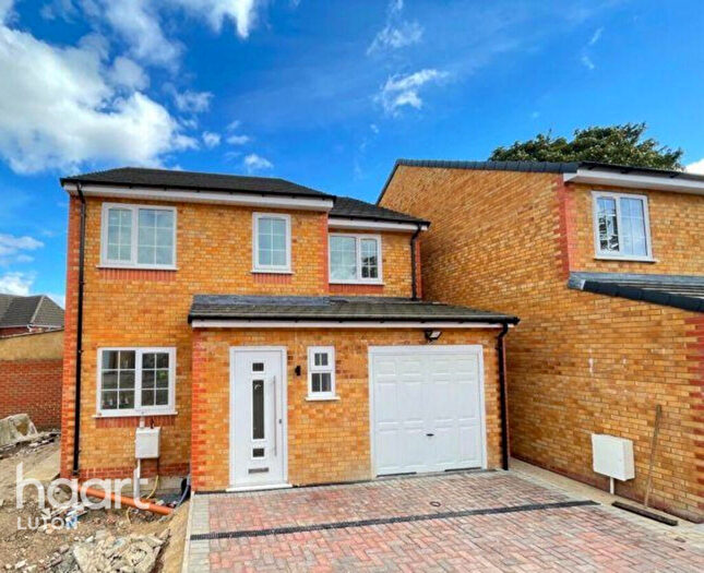 4 Bedroom Detached House For Sale In Wingate Road, Luton, LU4