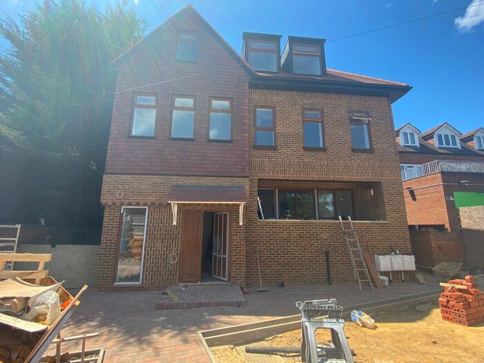 1 Bedroom Flat To Rent In Laleham Road, Staines, TW18