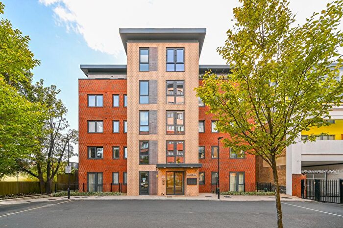 2 Bedroom Flat For Sale In Collonade Gardens, Acton, London, W3