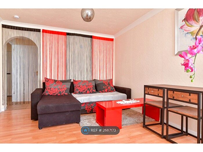 1 Bedroom Flat To Rent In Chelmer House, Lancing, BN15