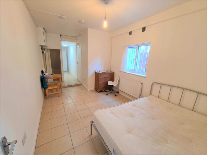 Studio To Rent In Westbury Avenue, London, N22