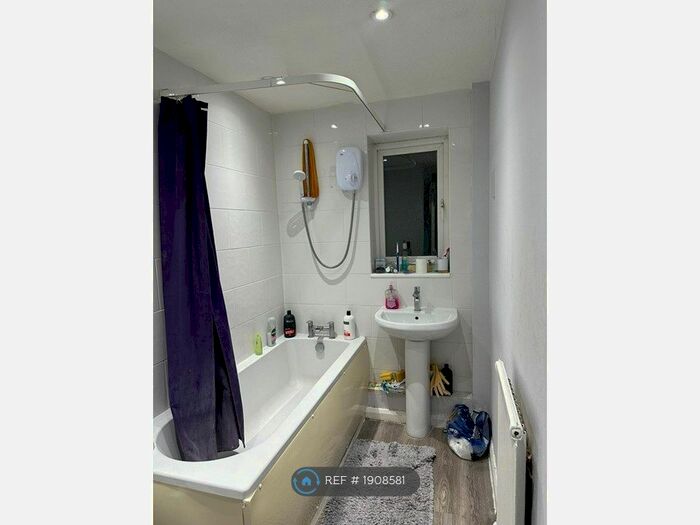 1 Bedroom Flat To Rent In Upstairs, London, SE28