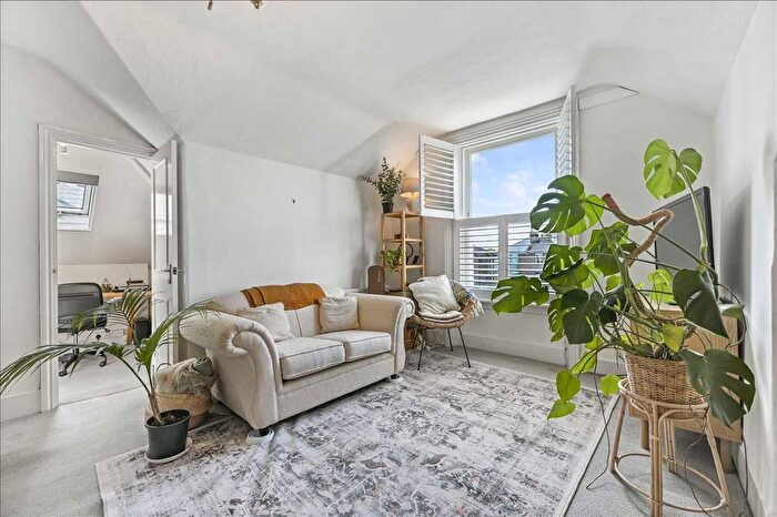 1 Bedroom Flat To Rent In Flat, Marlborough Road, London, W4