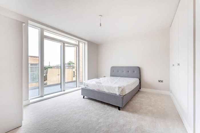 1 Bedroom Flat To Rent In Walworth Road, Elephant And Castle, London, SE17