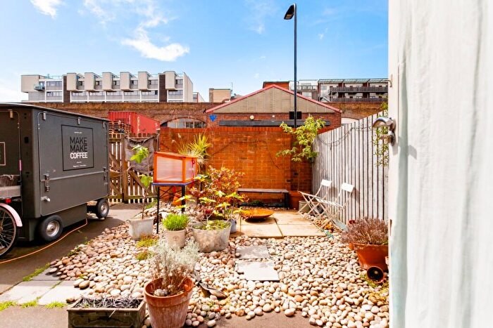 2 Bedroom Terraced House To Rent In Phoenix Close, Haggerston, E8
