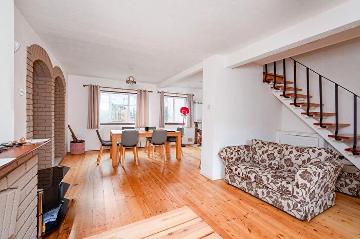 4 Bedroom Semi-Detached House For Sale In Dundridge Lane, Troopers Hill, BS5