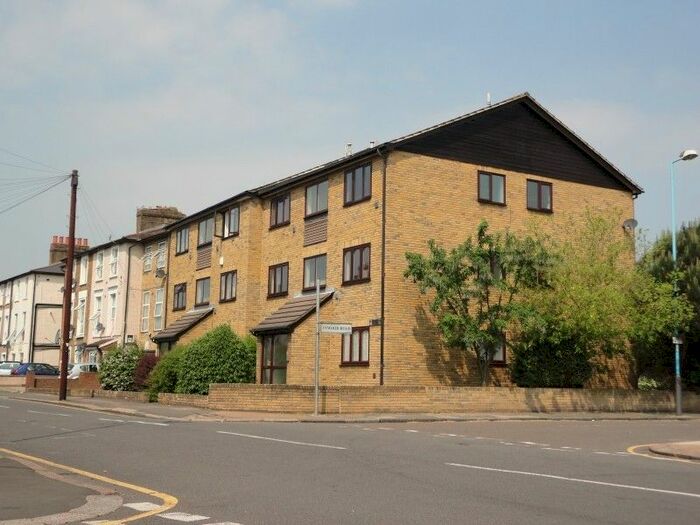 1 Bedroom Flat To Rent In Heath Road, Hounslow, TW3
