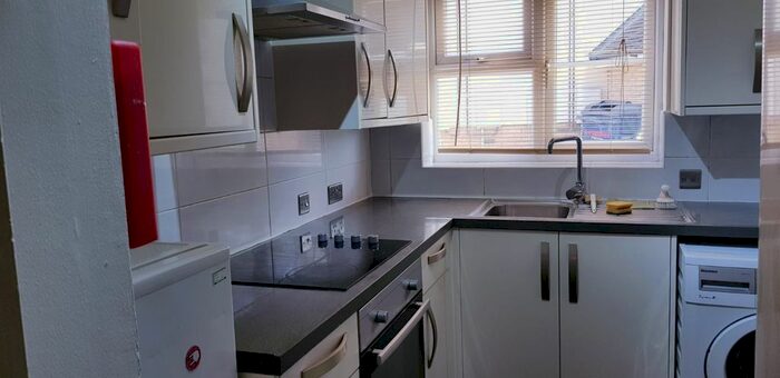 2 Bedroom Flat To Rent In Harewood Court, College Avenue, Harrow, Greater London, HA3