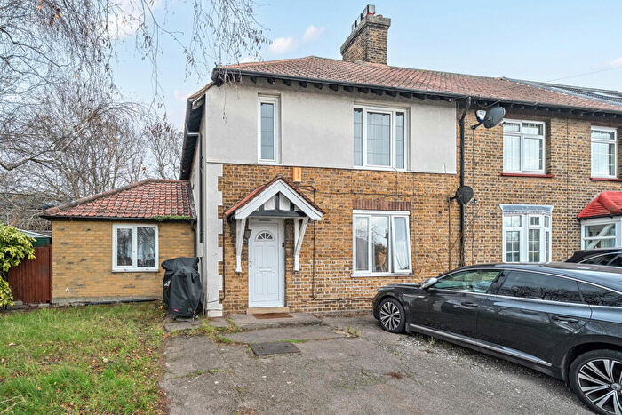 3 Bedroom End Of Terrace House For Sale In Pinnell Road, London, SE9